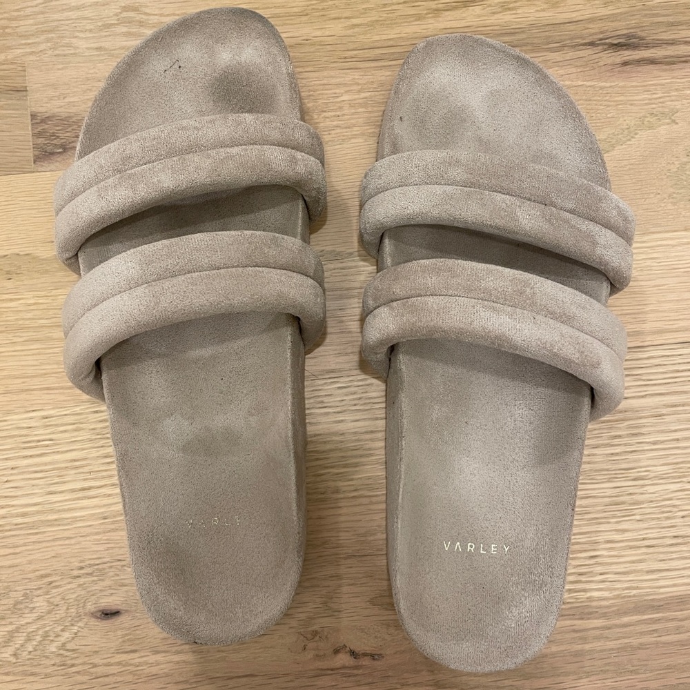 Varley - Giles quilted slides size 9 tan